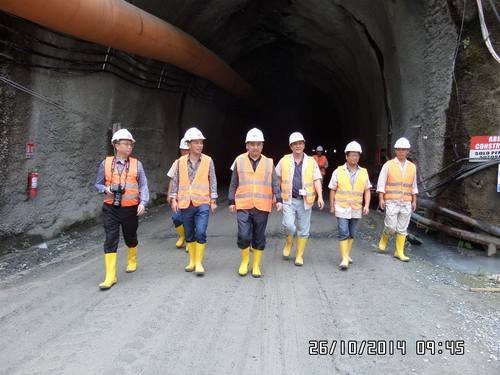 鄔清富到厄瓜多爾TP水電站土建工程項(xiàng)目視察指導(dǎo)工作