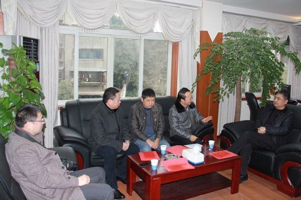 資陽市總工會(huì)李福金主任一行到我局慰問省部級(jí)勞模