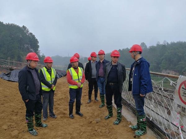代勇一行深入土地灘水庫工程施工現(xiàn)場檢查指導(dǎo)工作