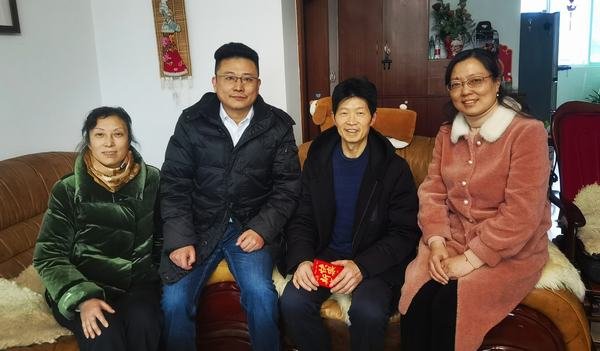 工程局公司開展春節(jié)慰問離退休老干部、困難黨員及困難職工活動 