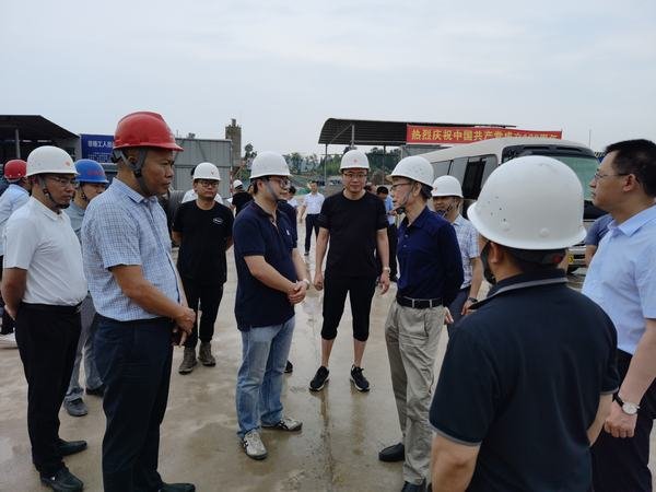 水利廳副廳長(zhǎng)李勇藺視察土地灘水庫(kù)樞紐工程
