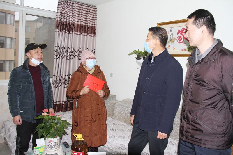 水利廳副廳長(zhǎng)張強(qiáng)言一行蒞臨工程局公司看望慰問(wèn)困難職工