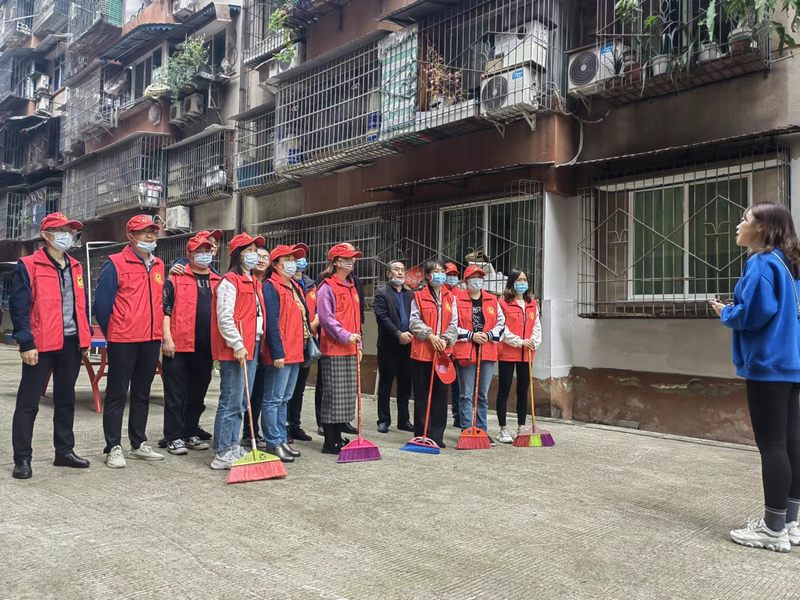 資陽辦公區(qū)協(xié)同社區(qū)開展創(chuàng)建全國文明城市進小區(qū)志愿服務