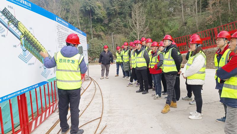 三分公司在亭子口項目舉行高大渡槽施工工藝、施工技術學習交流活動